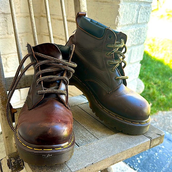 Doc Martin Boots Sz 9 - Picture 1 of 8